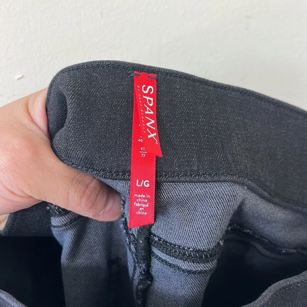 Spanx Vintage Black High Rise Distressed Denim Legging Size Large NWT - Picture 10 of 11